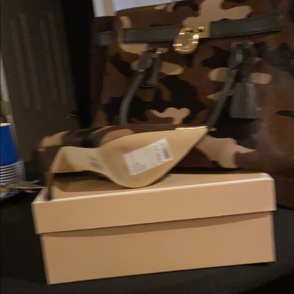 Michael Kors pumps and purse - Picture 2 of 5